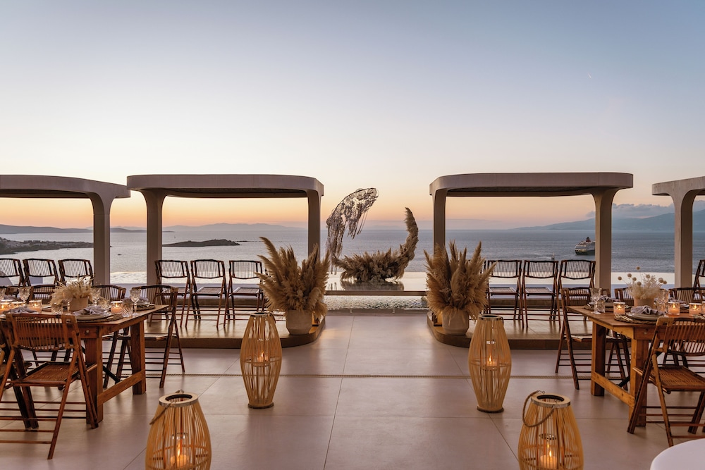 Lovia Mykonos — Restaurant & bars in Mykonos Town, South Aegean