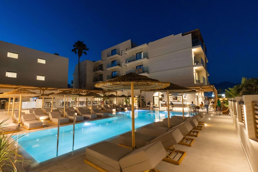 Cabana Blu Hotel & Suites — Swimming pool in Kardamena, South Aegean