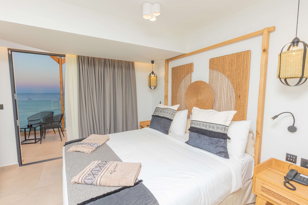 Cabana Blu Hotel & Suites — Hotel rooms in Kardamena, South Aegean