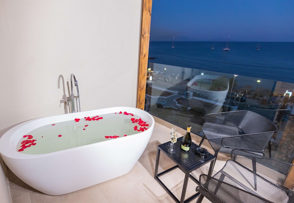 Cabana Blu Hotel & Suites — Hotel rooms in Kardamena, South Aegean