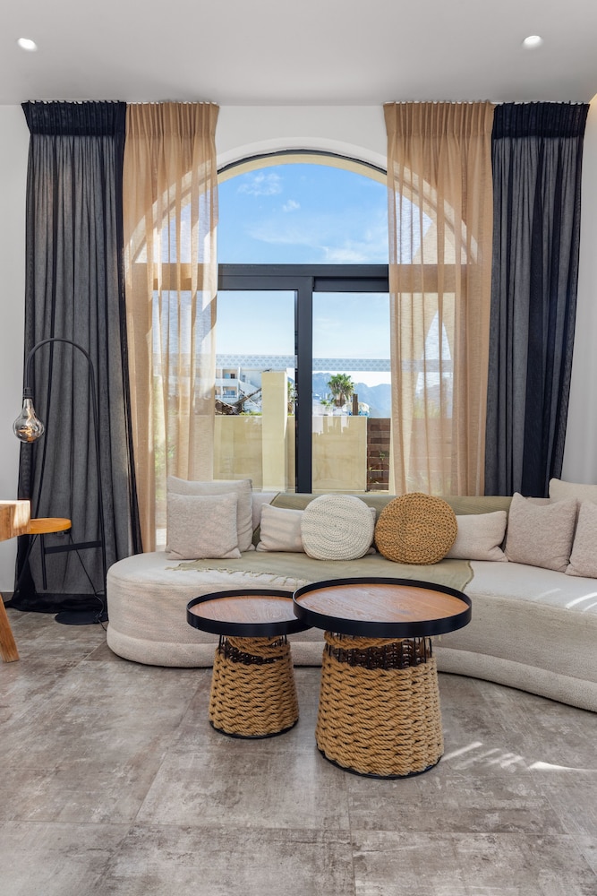 Cabana Blu Hotel & Suites — Hotel rooms in Kardamena, South Aegean