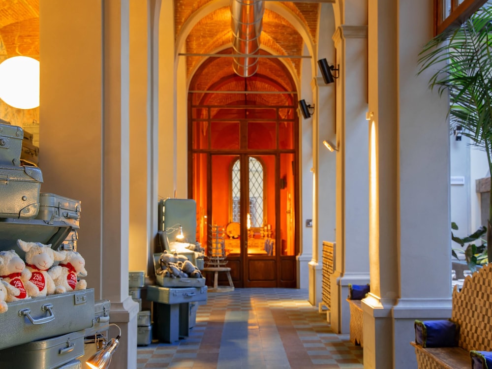 25hours Hotel Florence Piazza San Paolino — Hotel building in Florence, Tuscany