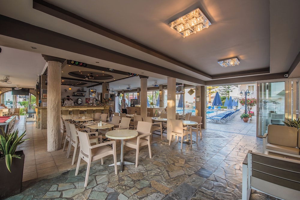 Planos Beach Hotel — Restaurant & bars in Tsilivi, Ionian Islands