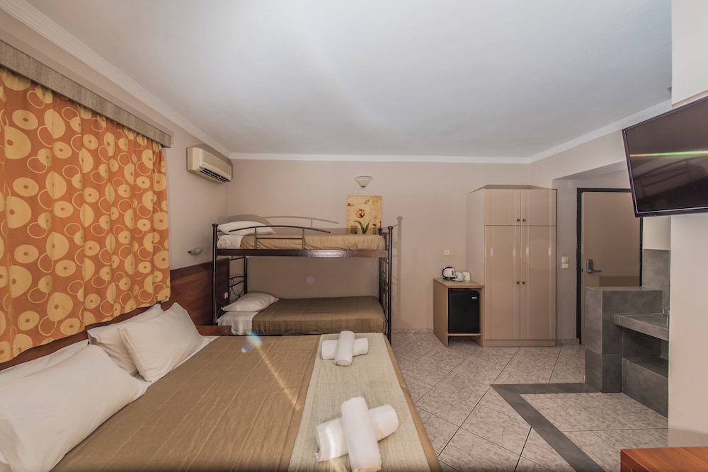 Planos Beach Hotel — Hotel rooms in Tsilivi, Ionian Islands