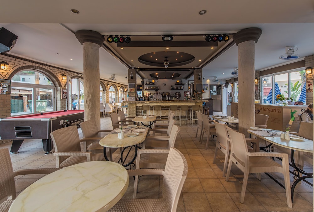 Planos Beach Hotel — Restaurant & bars in Tsilivi, Ionian Islands