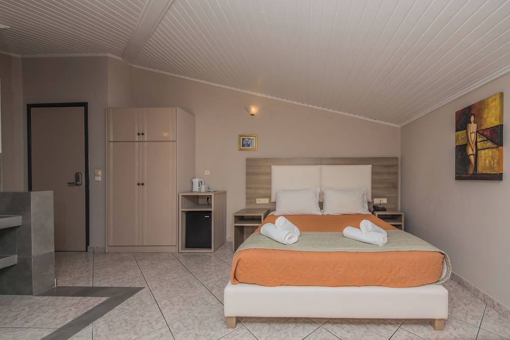 Planos Beach Hotel — Hotel rooms in Tsilivi, Ionian Islands