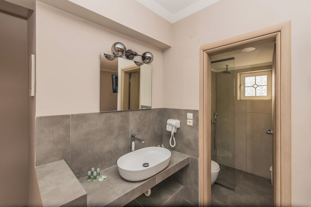 Planos Beach Hotel — Hotel rooms in Tsilivi, Ionian Islands
