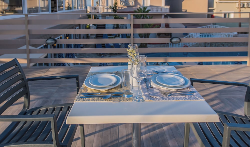 Planos Beach Hotel — Restaurant & bars in Tsilivi, Ionian Islands