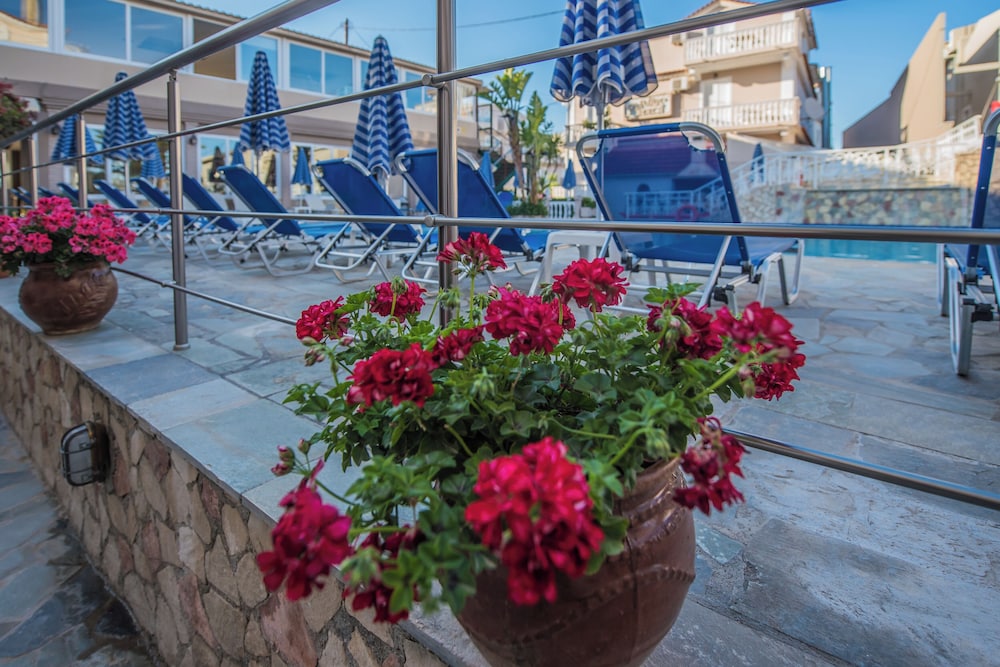 Planos Beach Hotel — Swimming pool in Tsilivi, Ionian Islands