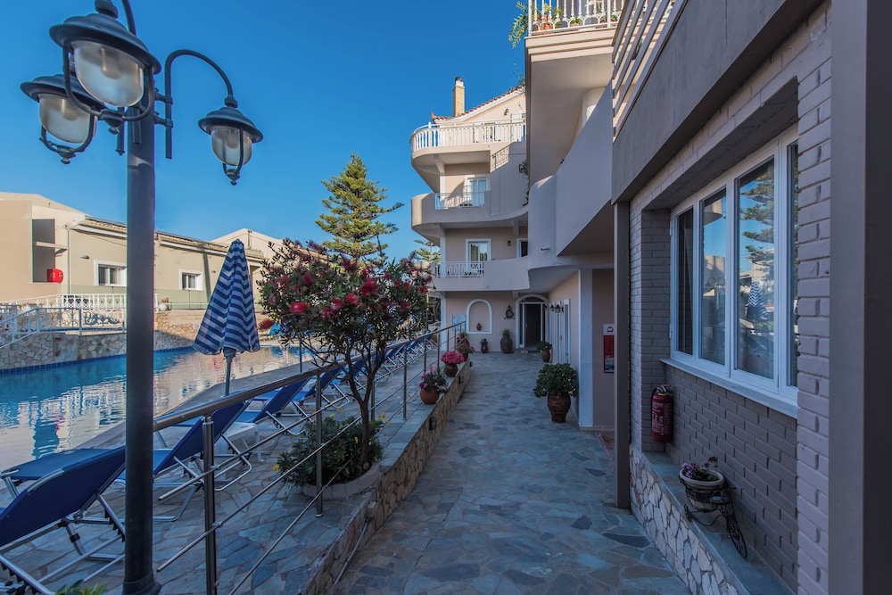 Planos Beach Hotel — Hotel building in Tsilivi, Ionian Islands