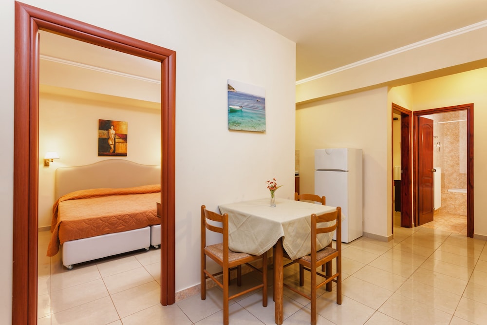 Planos Beach Hotel — Hotel rooms in Tsilivi, Ionian Islands