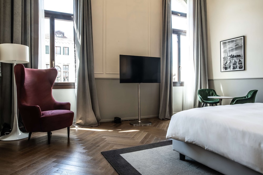 Radisson Collection Hotel, Palazzo Nani Venice — Hotel rooms in Venice, Veneto