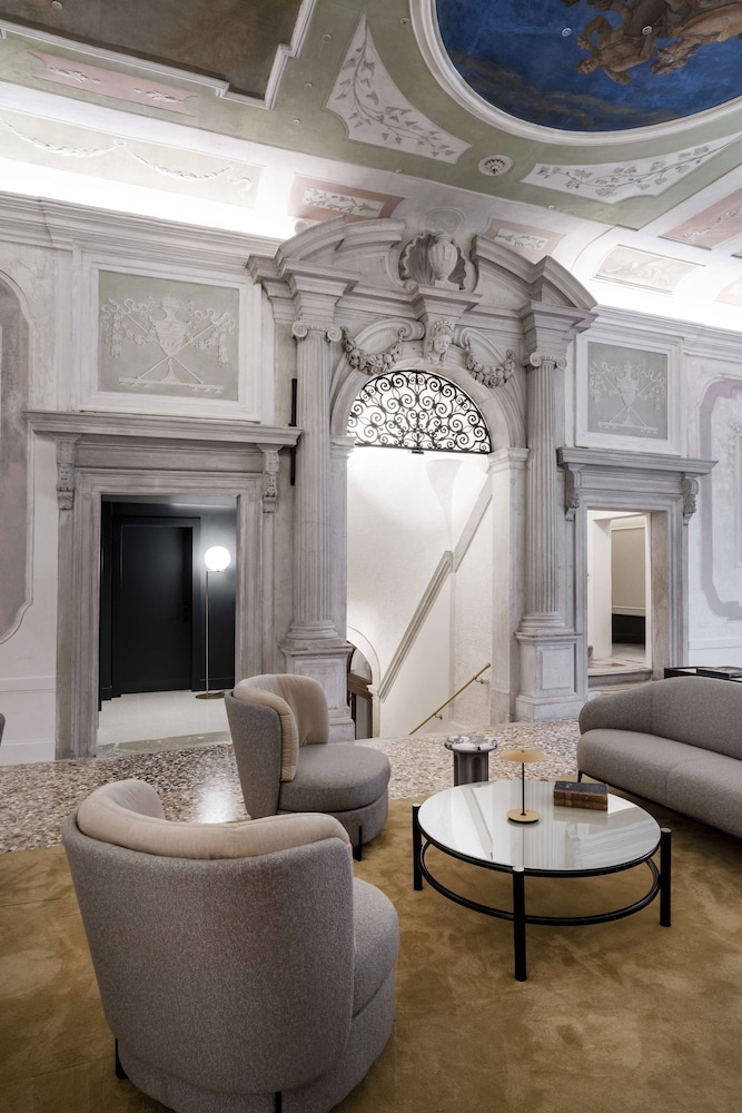 Radisson Collection Hotel, Palazzo Nani Venice — Hotel building in Venice, Veneto