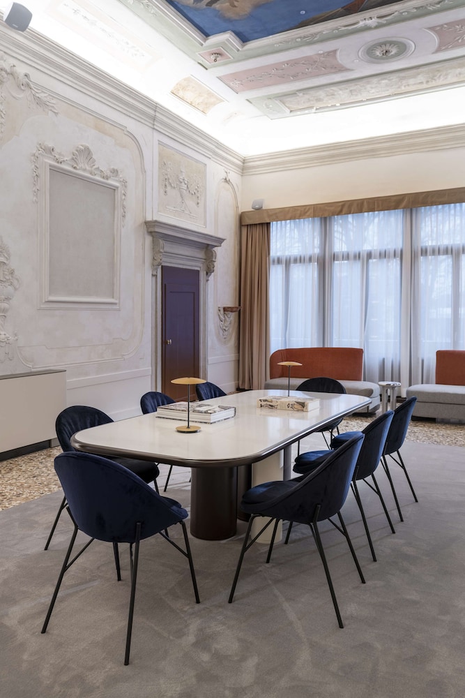 Radisson Collection Hotel, Palazzo Nani Venice — Hotel building in Venice, Veneto