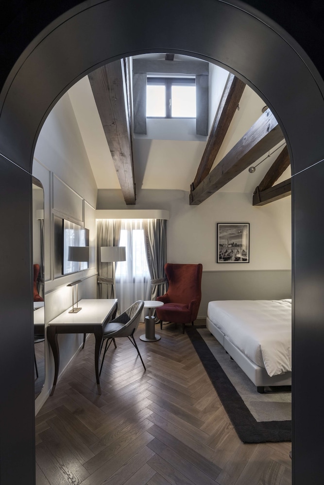 Radisson Collection Hotel, Palazzo Nani Venice — Hotel rooms in Venice, Veneto