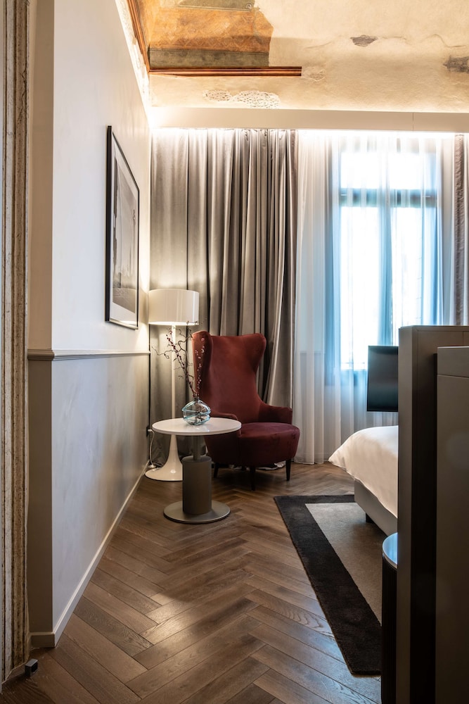 Radisson Collection Hotel, Palazzo Nani Venice — Hotel rooms in Venice, Veneto