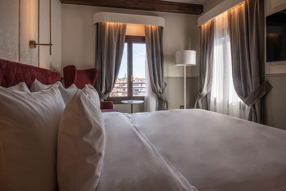 Radisson Collection Hotel, Palazzo Nani Venice — Hotel rooms in Venice, Veneto