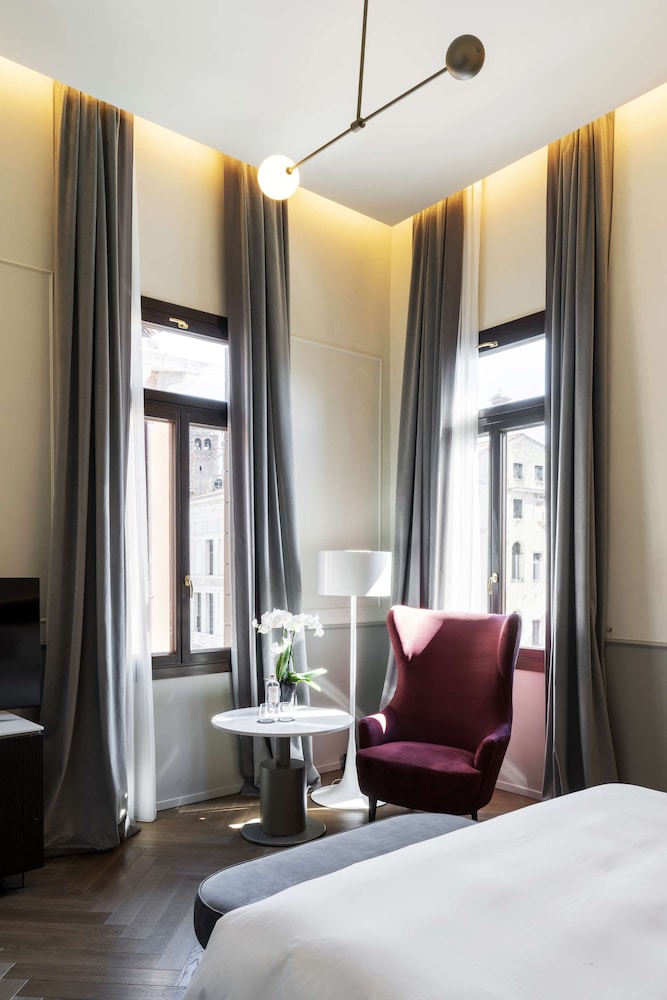 Radisson Collection Hotel, Palazzo Nani Venice — Hotel rooms in Venice, Veneto