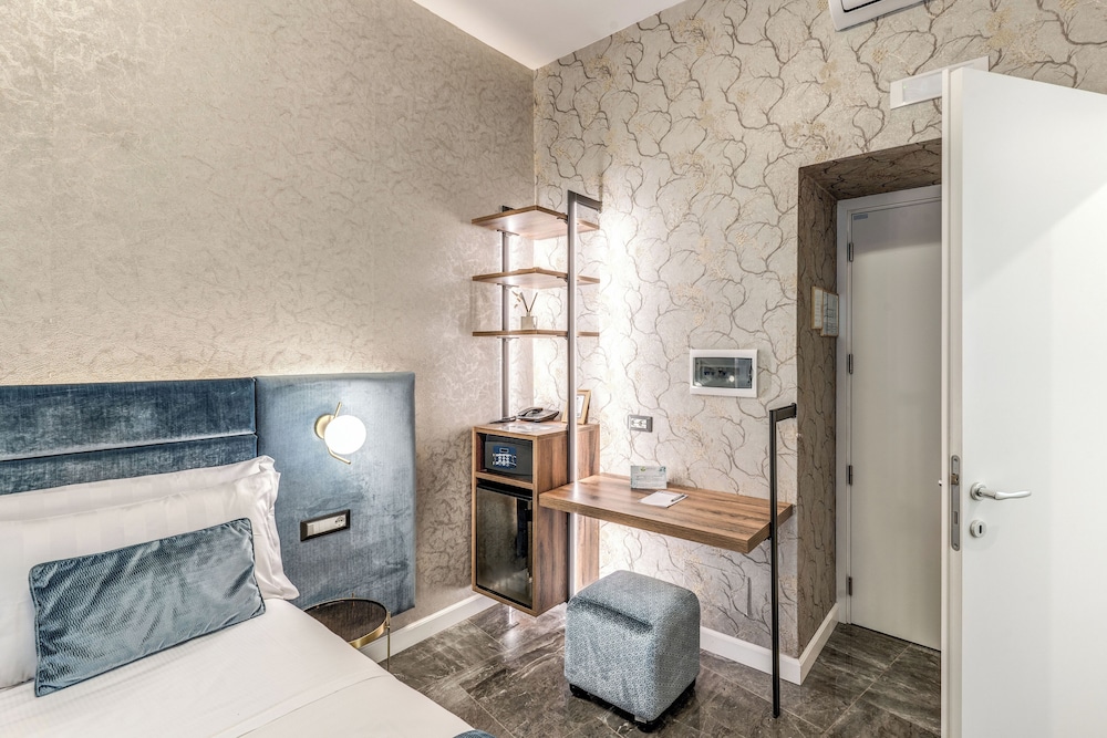 Apollo Boutique Hotel — Hotel rooms in Rome, Lazio