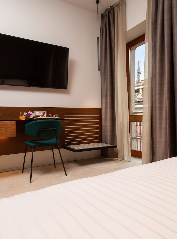 The Corner Duomo Hotel — Hotel rooms in Milan, Lombardy