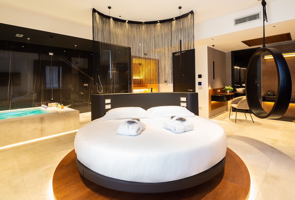 The Corner Duomo Hotel — Hotel rooms in Milan, Lombardy