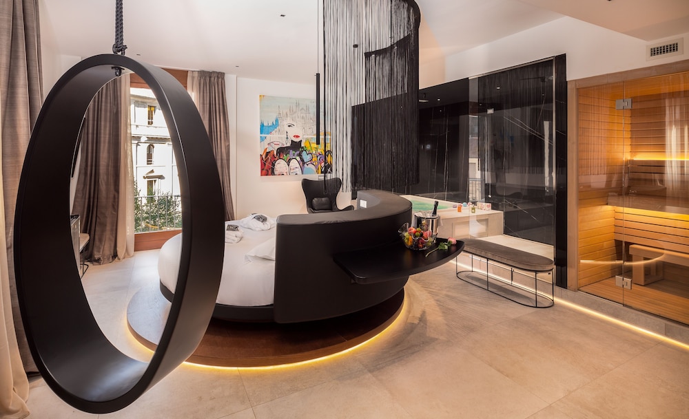 The Corner Duomo Hotel — Hotel rooms in Milan, Lombardy