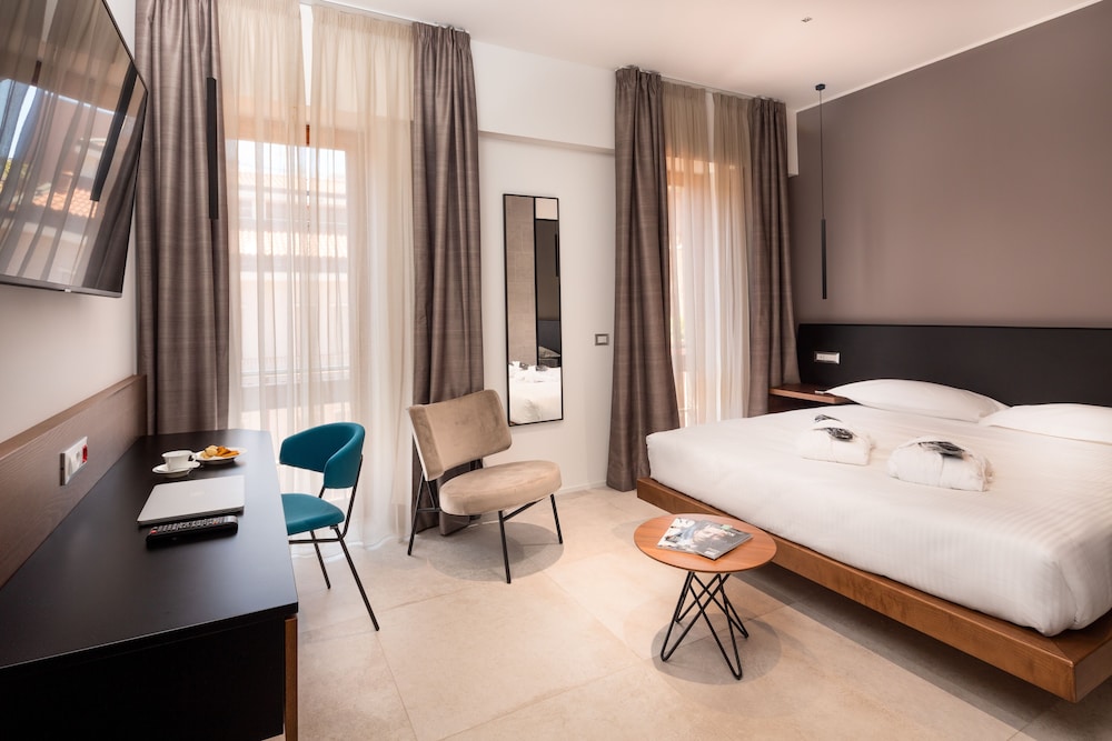 The Corner Duomo Hotel — Hotel rooms in Milan, Lombardy