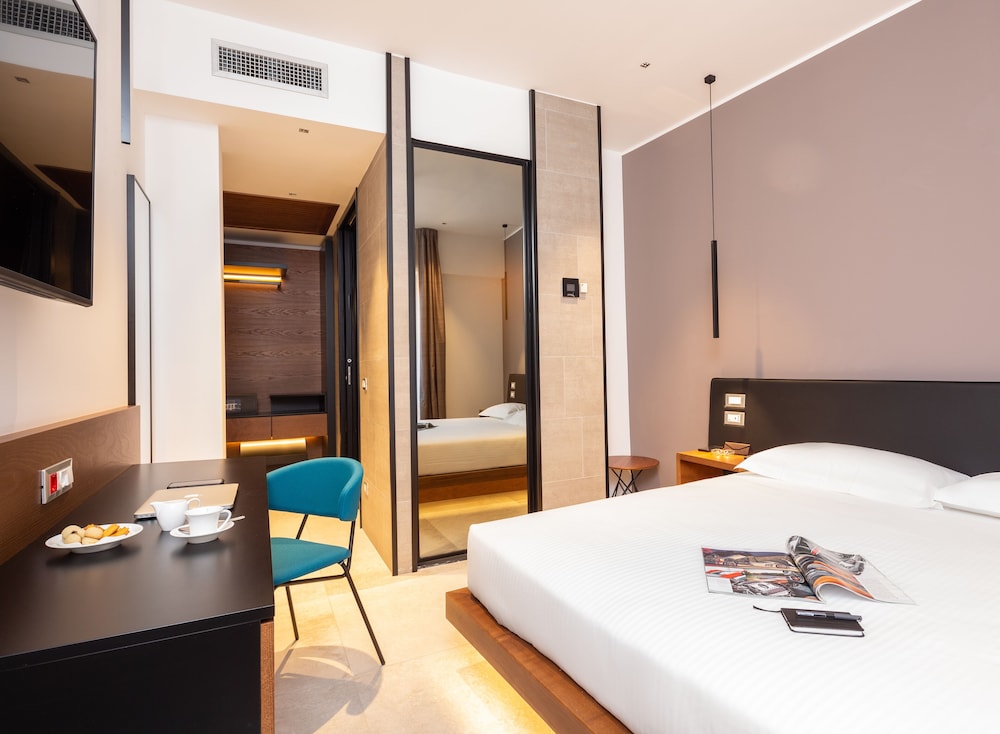 The Corner Duomo Hotel — Hotel rooms in Milan, Lombardy