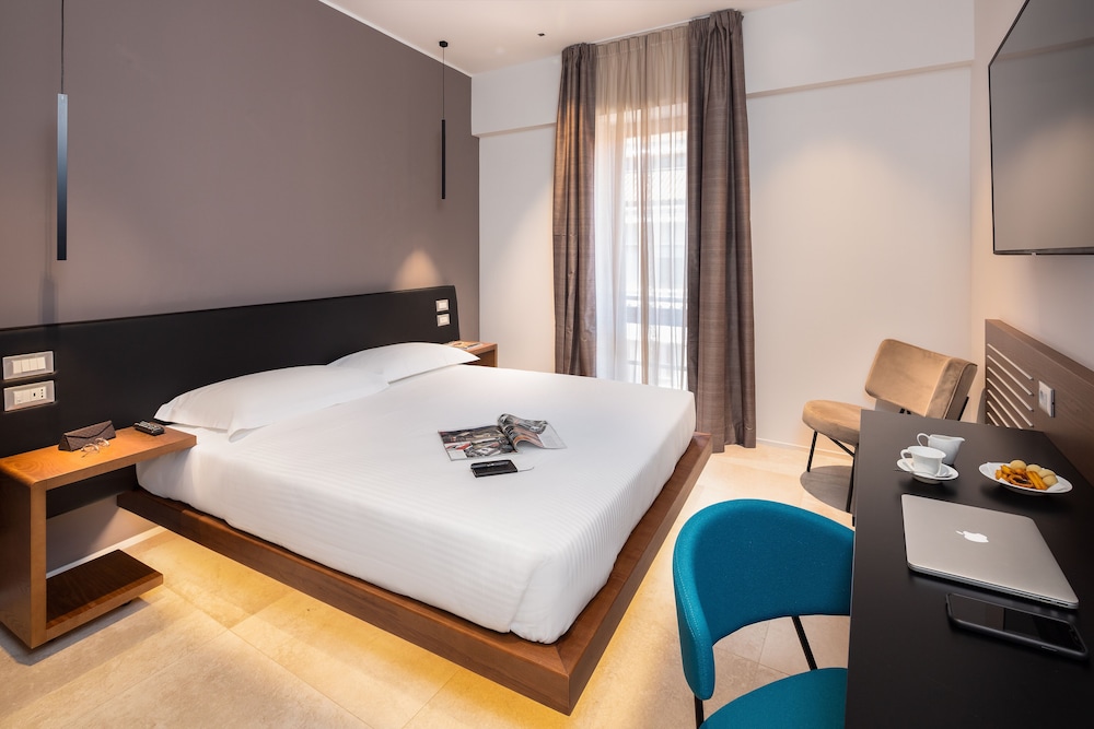The Corner Duomo Hotel — Hotel rooms in Milan, Lombardy
