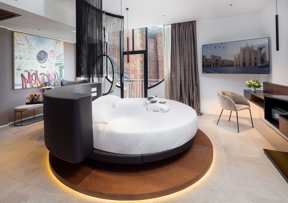 The Corner Duomo Hotel — Hotel rooms in Milan, Lombardy