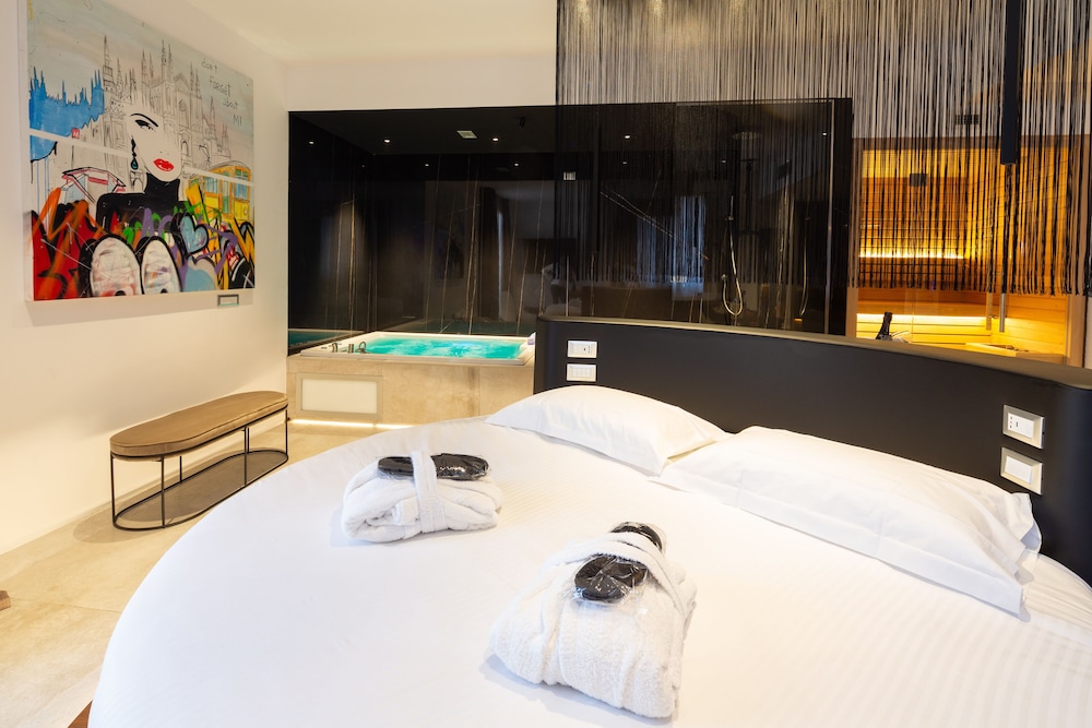 The Corner Duomo Hotel — Hotel rooms in Milan, Lombardy