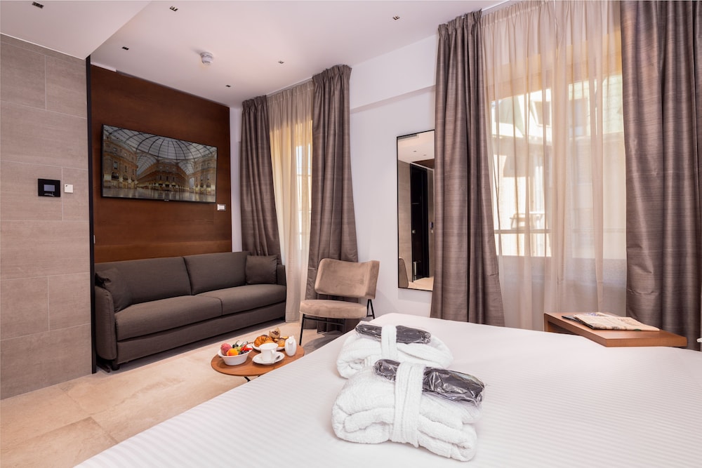 The Corner Duomo Hotel — Hotel rooms in Milan, Lombardy