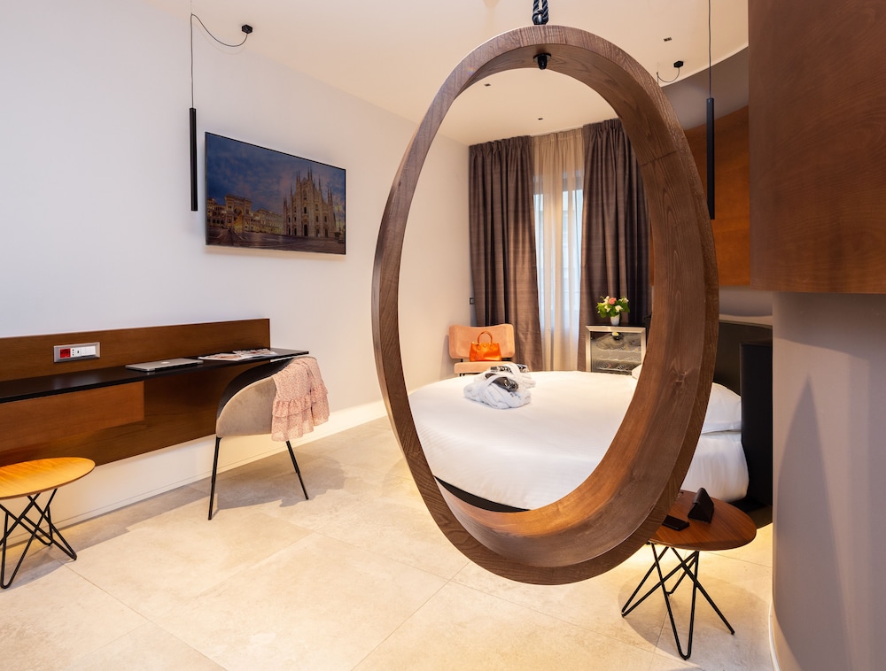 The Corner Duomo Hotel — Hotel rooms in Milan, Lombardy