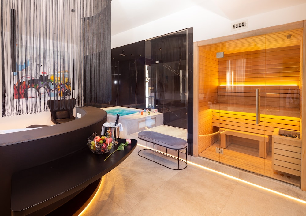 The Corner Duomo Hotel — Hotel rooms in Milan, Lombardy
