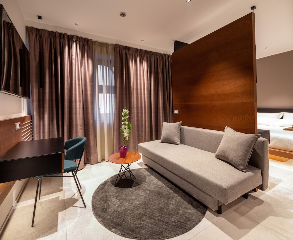 The Corner Duomo Hotel — Hotel rooms in Milan, Lombardy