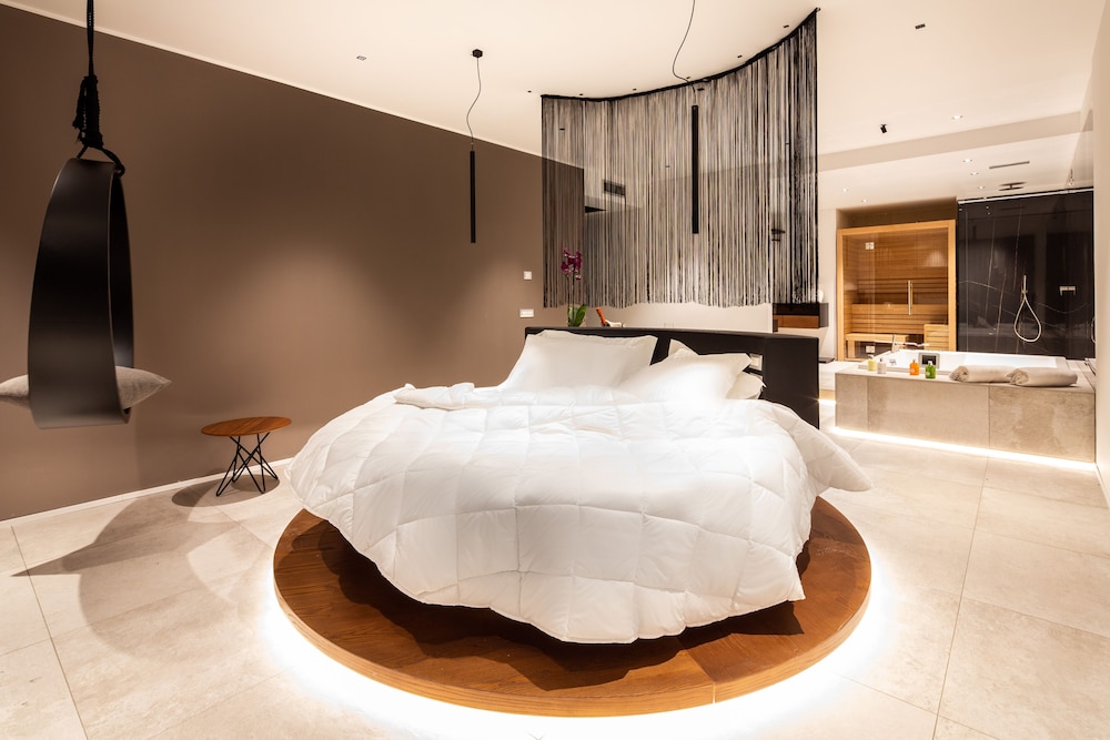The Corner Duomo Hotel — Hotel rooms in Milan, Lombardy