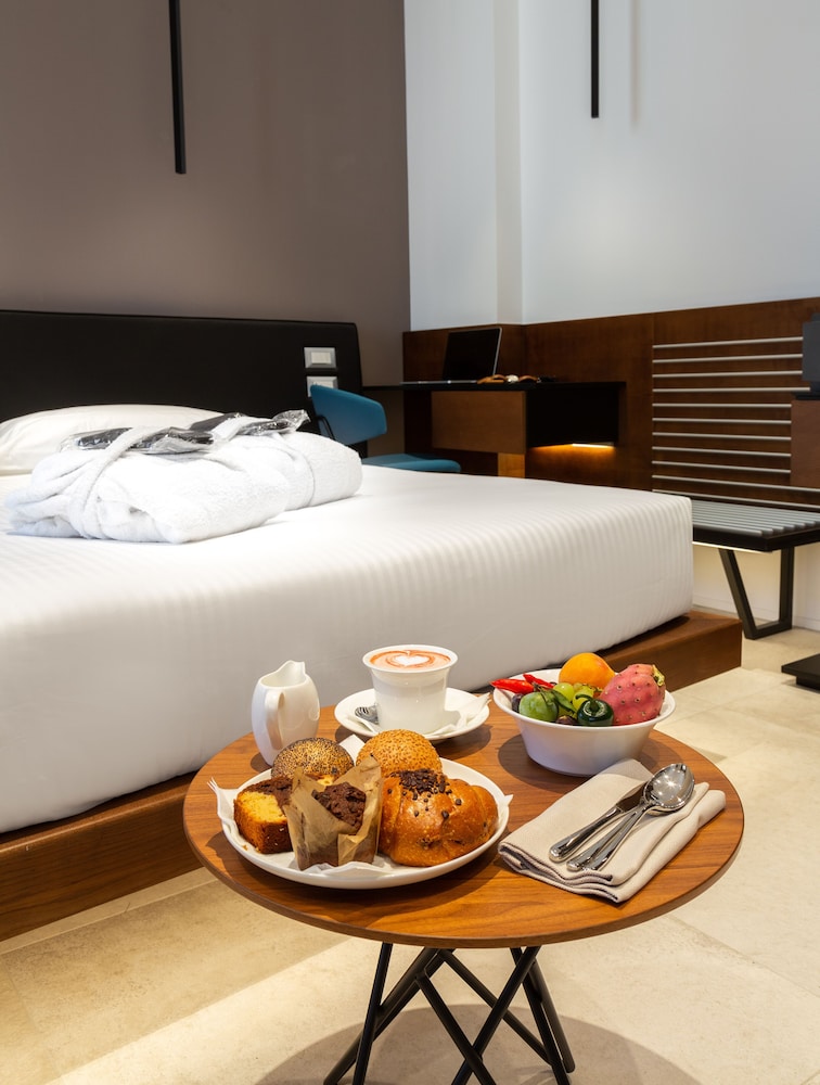 The Corner Duomo Hotel — Hotel rooms in Milan, Lombardy