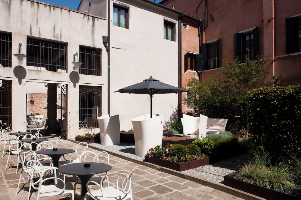 Hotel Aquarius Venice — Hotel building in Venice, Veneto