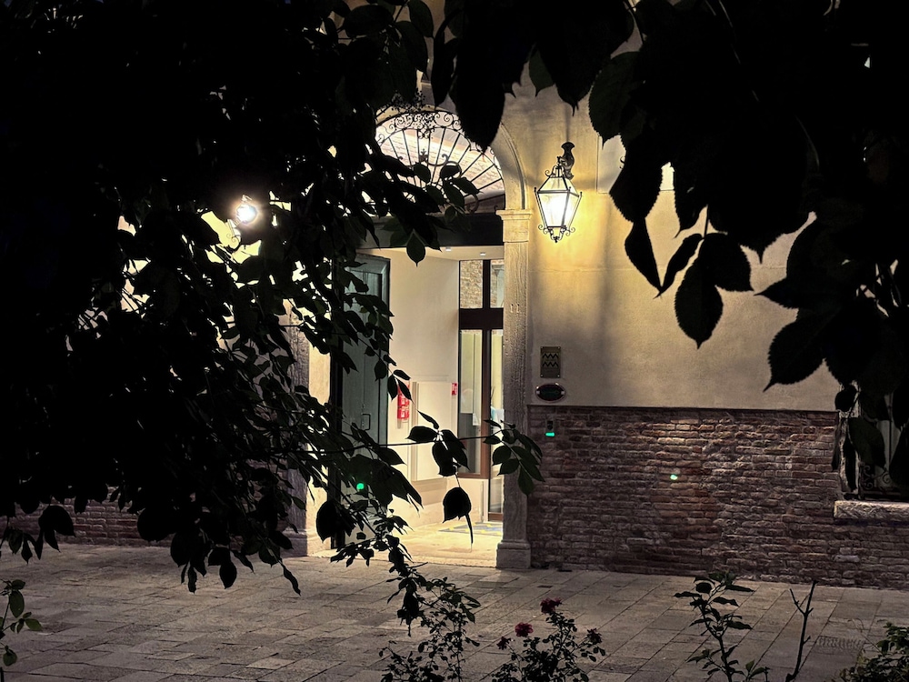 Hotel Aquarius Venice — Hotel building in Venice, Veneto