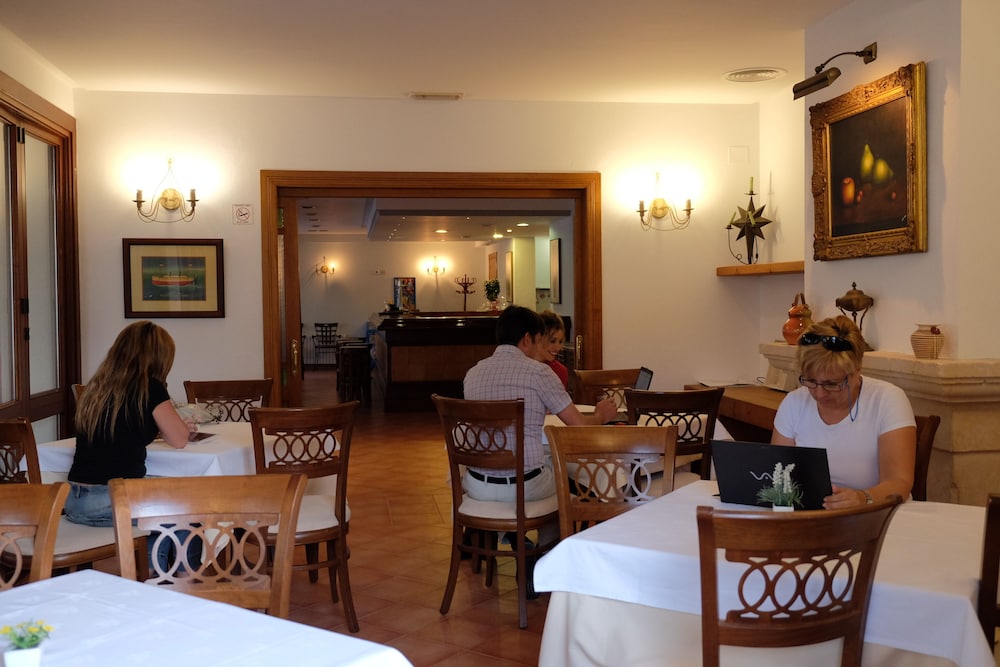 Hotel Bell Port — Restaurant & bars in Cala Ratjada, Balearic Islands