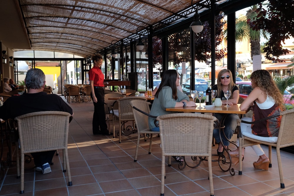 Hotel Bell Port — Restaurant & bars in Cala Ratjada, Balearic Islands