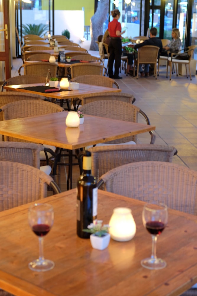 Hotel Bell Port — Restaurant & bars in Cala Ratjada, Balearic Islands
