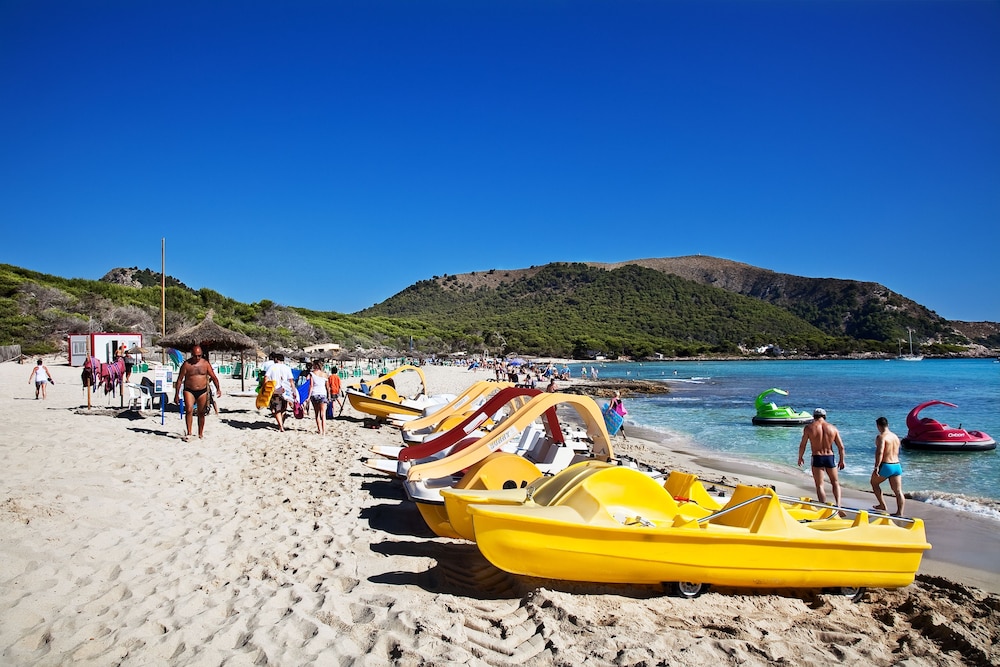 Hotel Bell Port — Beach in Cala Ratjada, Balearic Islands