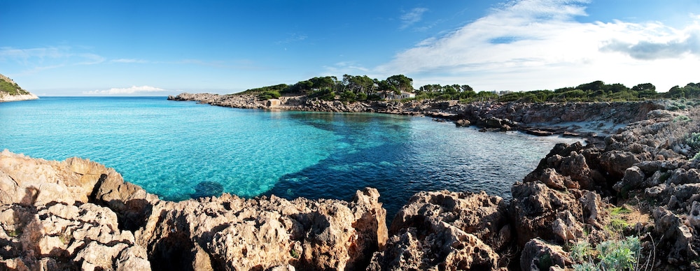 Hotel Bell Port — Beach in Cala Ratjada, Balearic Islands