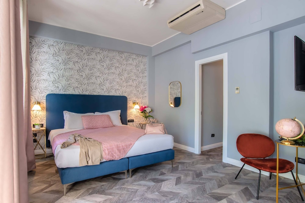 Bloom Hotel Rome — Hotel rooms in Rome, Lazio