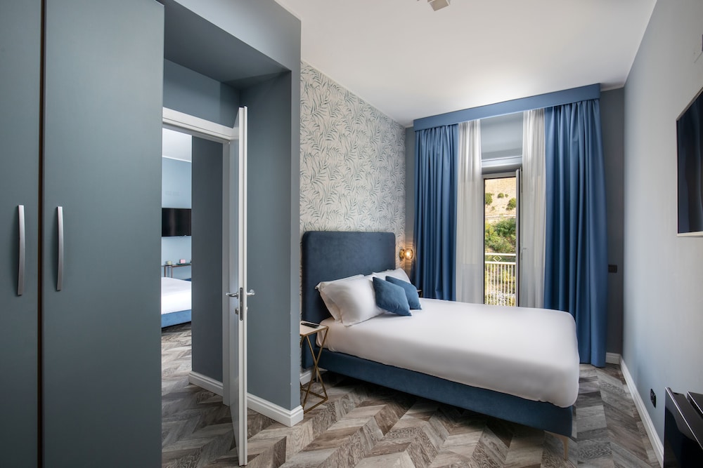 Bloom Hotel Rome — Hotel rooms in Rome, Lazio