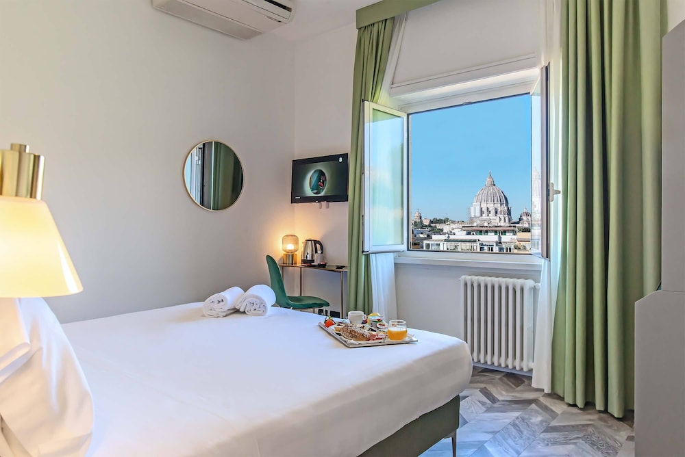 Bloom Hotel Rome — Hotel rooms in Rome, Lazio