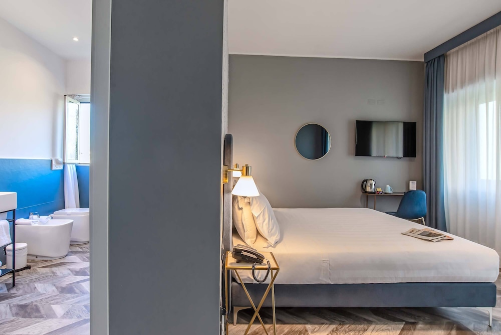 Bloom Hotel Rome — Hotel rooms in Rome, Lazio