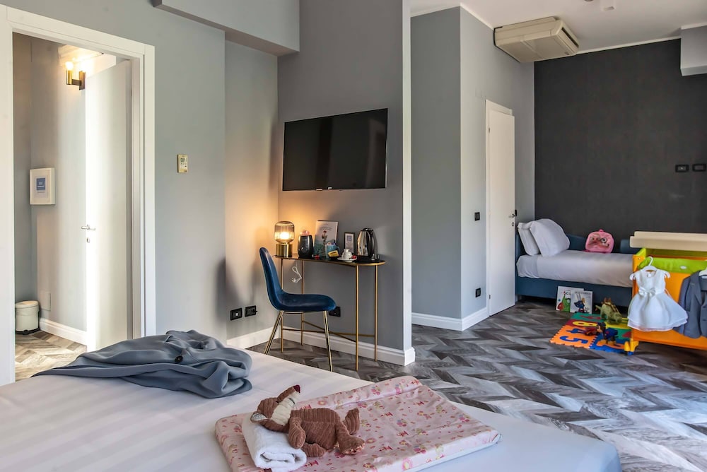 Bloom Hotel Rome — Hotel rooms in Rome, Lazio
