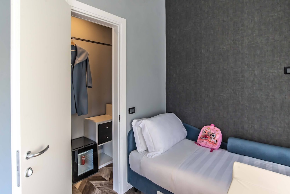 Bloom Hotel Rome — Hotel rooms in Rome, Lazio
